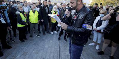 Des manifestants rejettent le discours d'une poignée d'anti-masques et de complotistes à Nice ce samedi