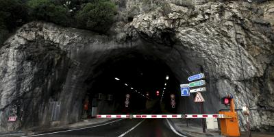 Un camion perd sa cargaison de béton dans le tunnel Rainier III à Monaco