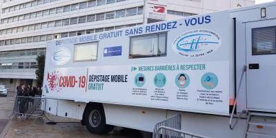 Un camion de dépistage du coronavirus installé ce vendredi dans le centre de Toulon