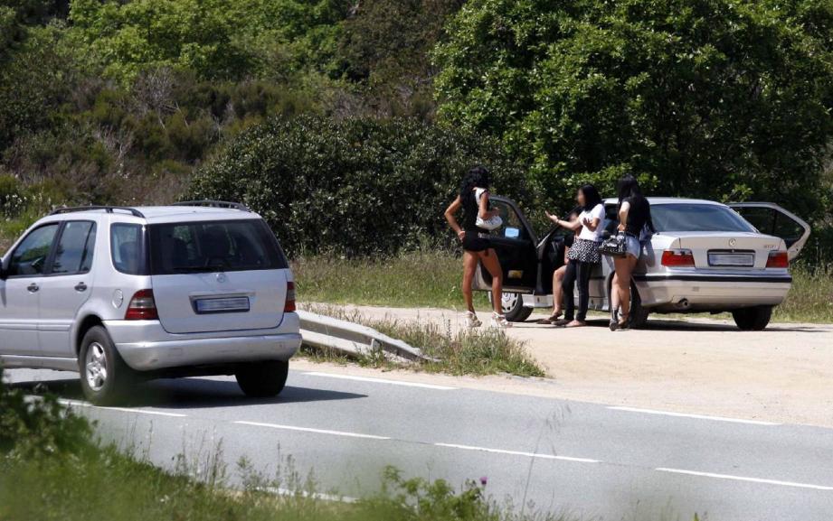 Où  fdansd  a filles dans Mantes-la-Ville (FR)