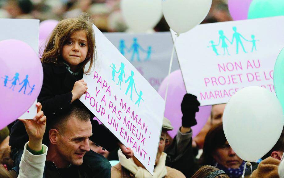 Le 17 novembre, un premier défilé national avait rassemblé à Paris entre 60 000 et 150 000 personnes. Les organisateurs espèrent être encore plus nombreux aujourd'hui.