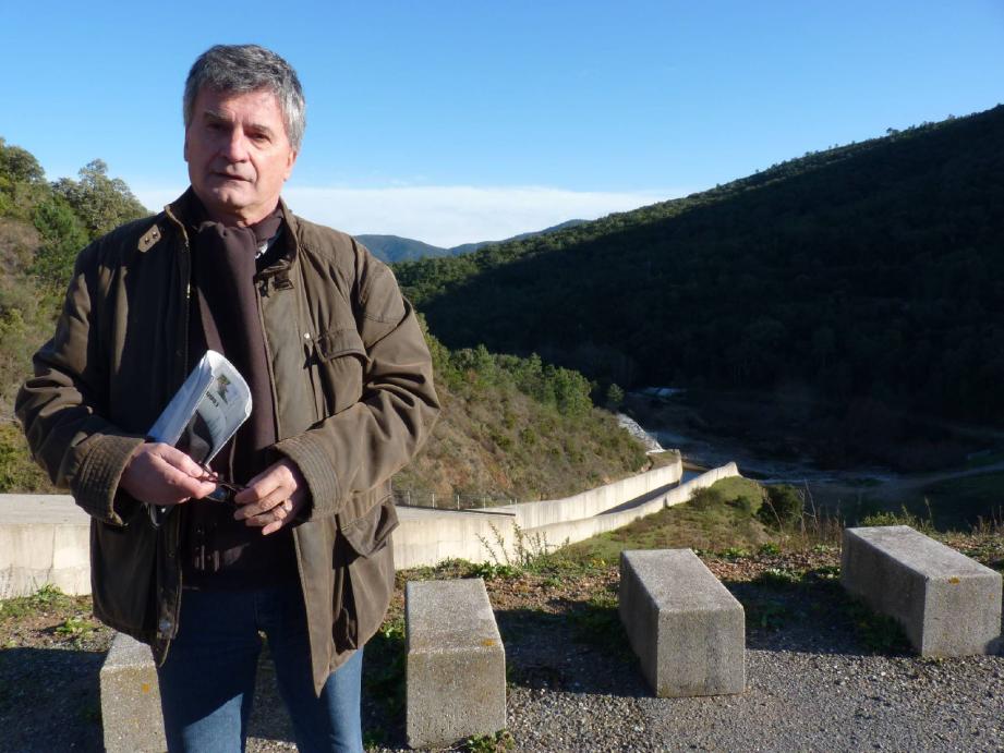 La tour de prise est haute de 40 m. Cette construction située dans le lac permet de capter l'eau du barrage et de l'acheminer via des conduites de 1300 mm de diamètre sur 250 m vers le local des vannes.