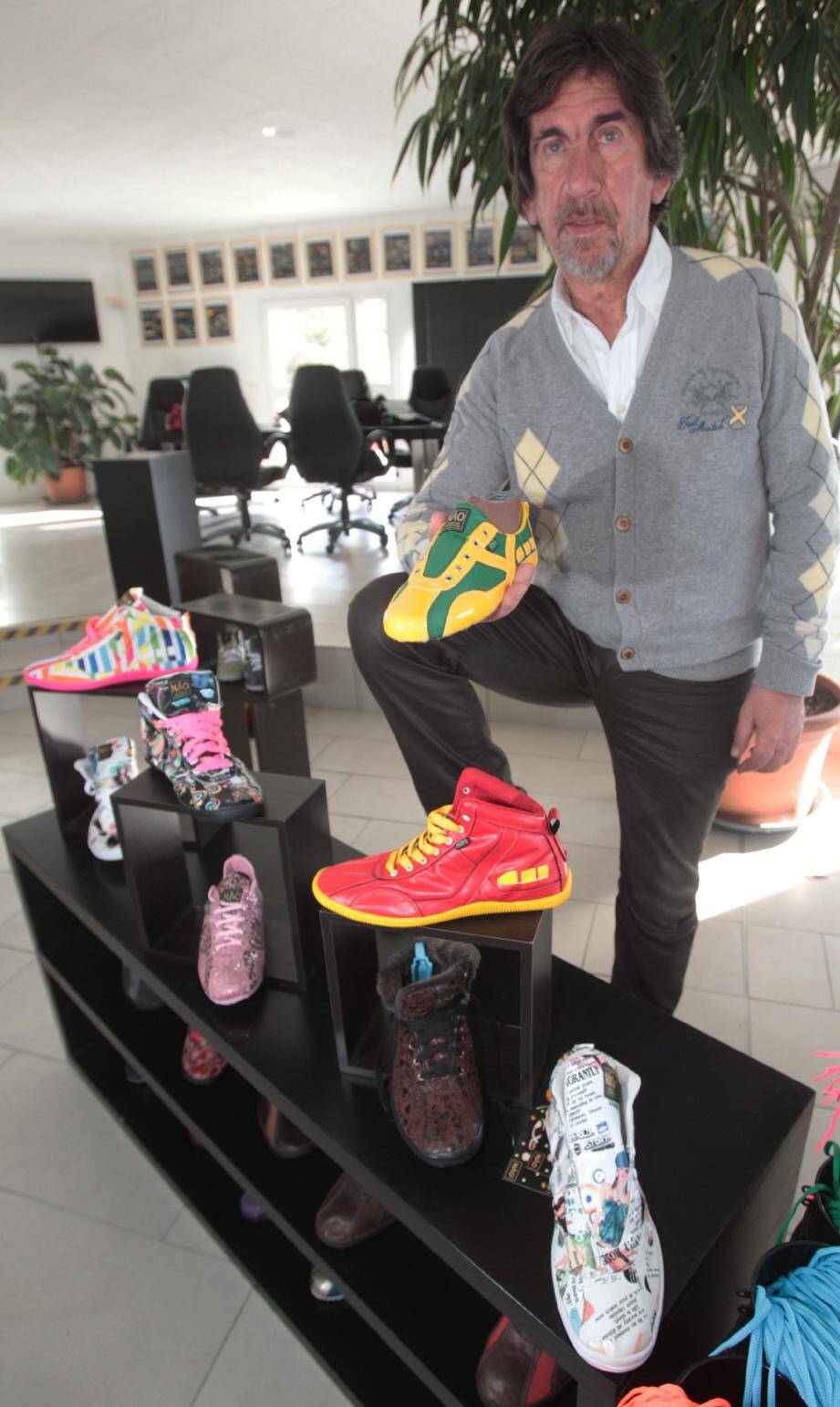 Avec 23 magasins en France et dans le monde, Gérard Mandrea est bien établi avec son entreprise de chaussures brésiliennes dessinées sous le triple modèle Brésil-couleur-loisir. A moyen terme, le nouvel actionnaire saoudien aimerait que la firme fabrique plusieurs millions de paires de chaussures par an...