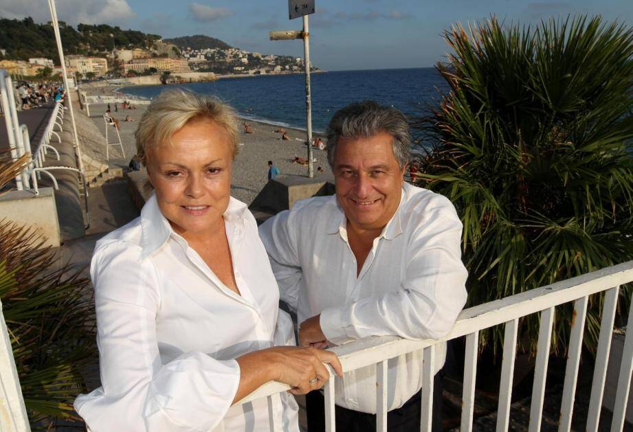 Muriel Robin et Christian Clavier à Nice en 2011 pour le film "On ne choisit pas sa famille". Deux ans après, Muriel Robin revient à ses débuts avec un nouveau one-woman-show.