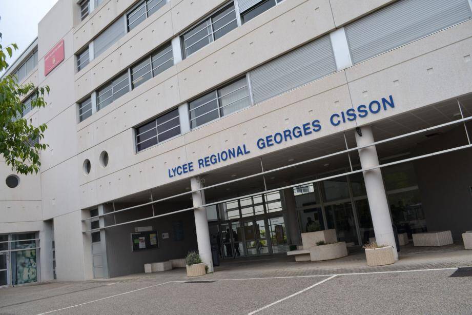 Au lycée professionnel Cisson à Toulon, la communauté éducative estime que c'est la première fois qu'une telle violence physique est exercée. Un acte isolé, mais qualifié d'inquiétant.