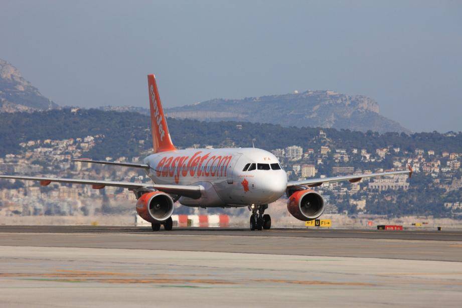 Un avion Easyjet sur le tarmac de l'aéroport de Nice