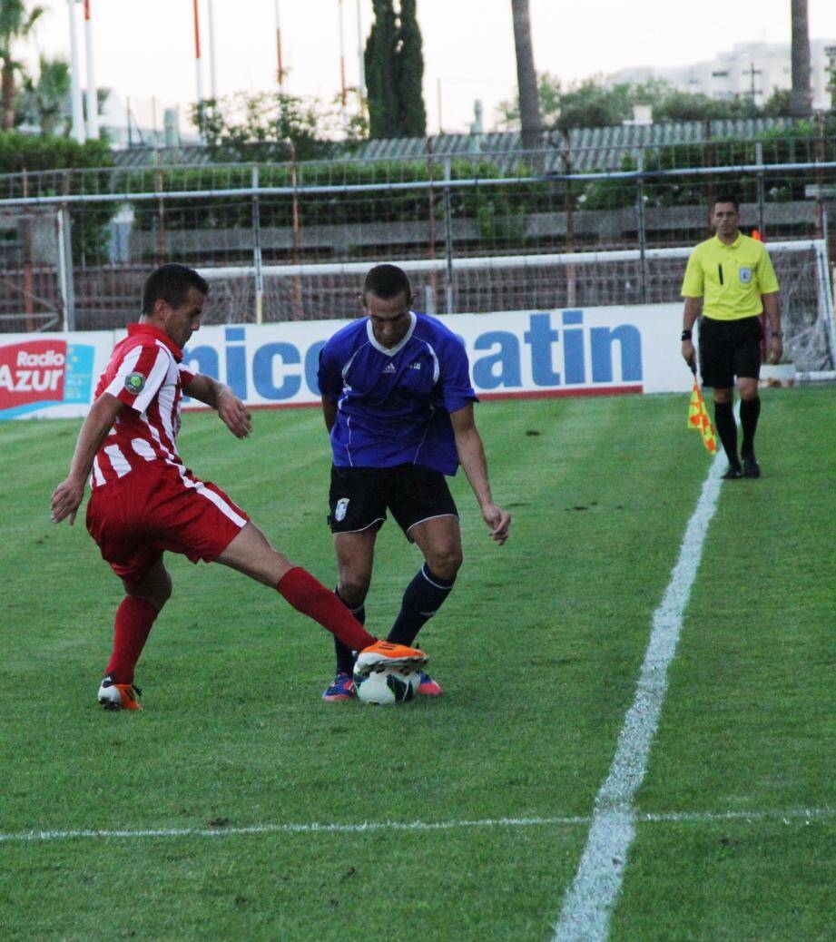 Contre Grenoble, Chmielinski (à g.) pourrait retrouver son ancien coéquipier à Chambéry, Yahia-Bey.(G.M.)