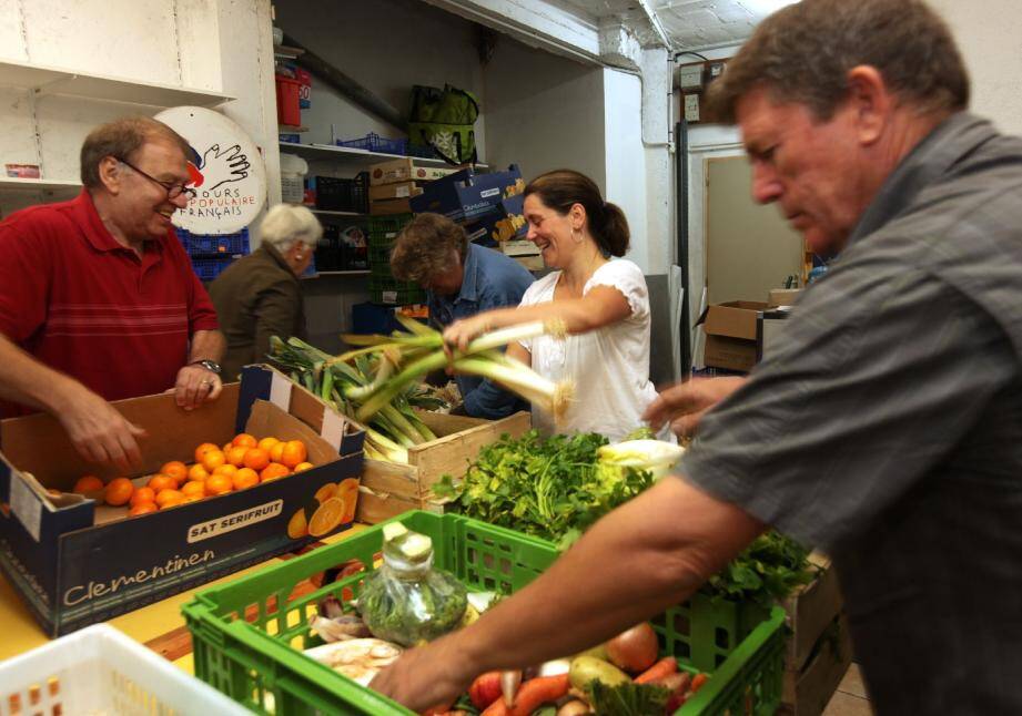 En Paca, une personne sur six est pauvre et fait appel aux associations (ici le secours populaire à Draguignan) pour pouvoir survivre.