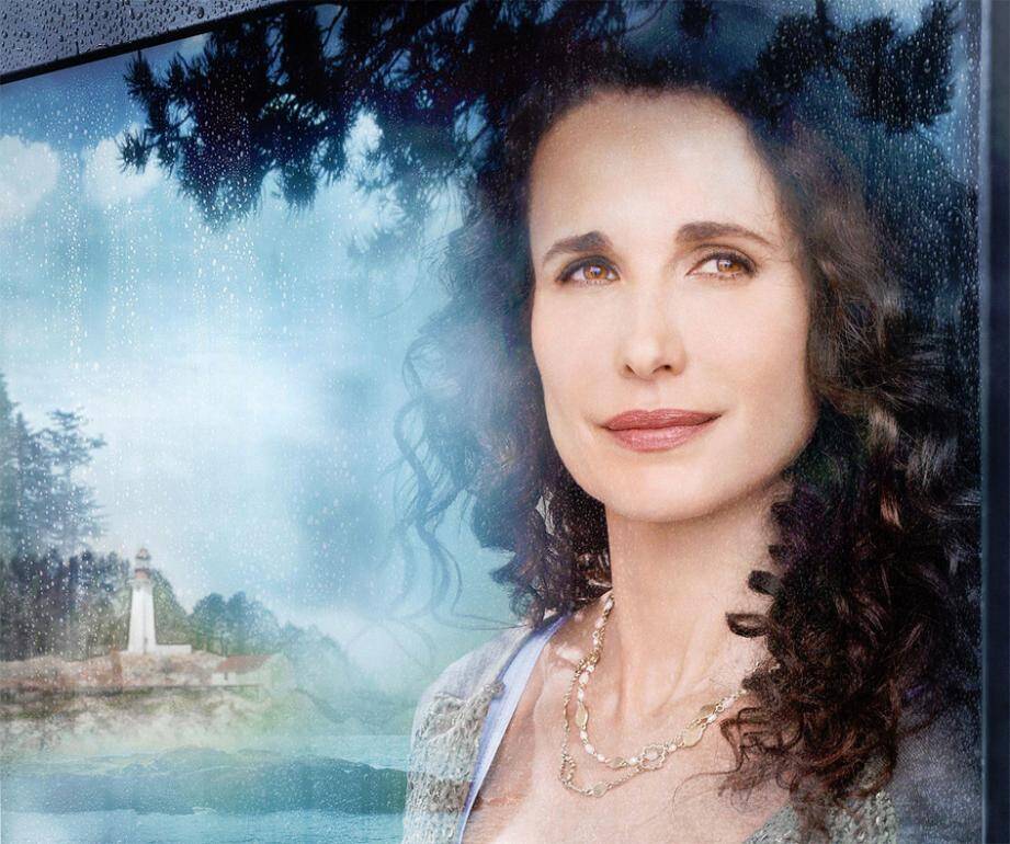 Andy MacDowell dans Cedar Cove, pour son premier rôle dans une série.