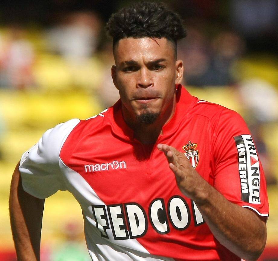 Emmanuel Rivière, victime d'une blessure, a arrêté prématurément la séance d'entraînement ce mardi après-midi. 