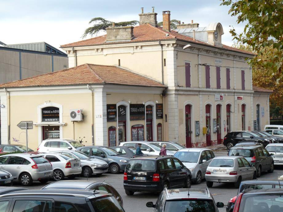 La SNCF Cède L'emprise De La Gare Routière à L'agglo De Draguignan ...