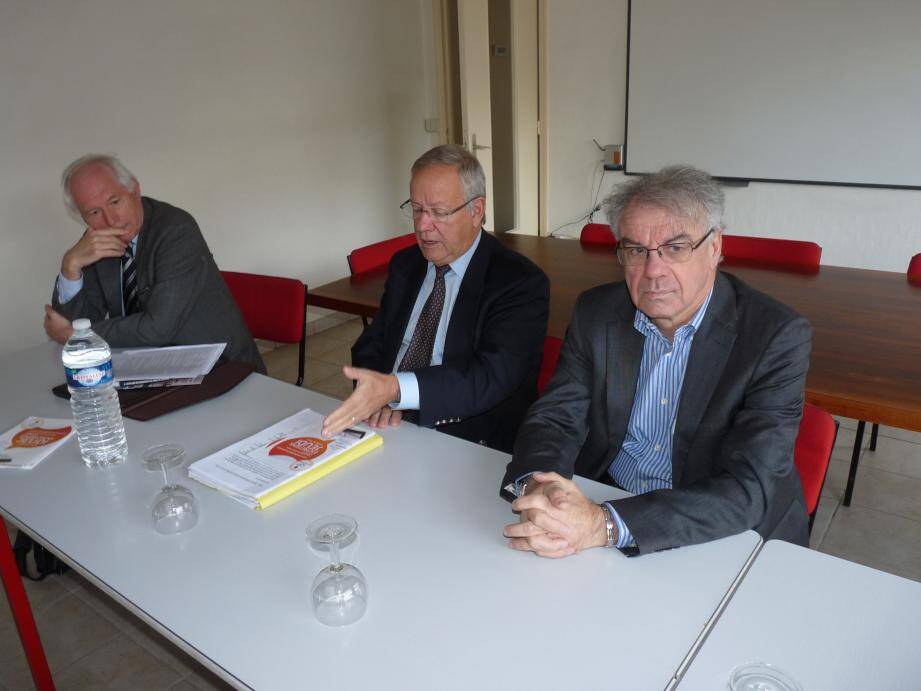 Jean-Luc Antonini (au centre) a présenté le rôle du CIP, hier à la délégation dracénoise de l’Union patronale du Var. 