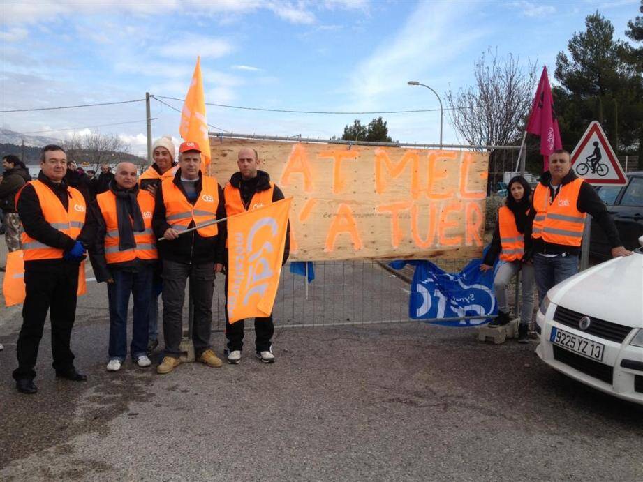 Les salariés de LFoundry bloquent la zone de Rousset (13)