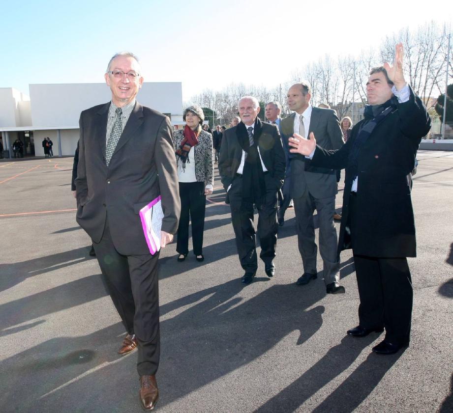 Le collège a été inauguré hier par Horace Lanfranchi, le président du conseil général du Var, Jean-Sébastien Vialatte, le député-maire de Six-Fours et Joseph Mulé, le conseiller général du canton.