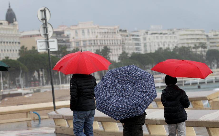 La pluie devrait céder la place à un temps sec puis aux premières éclaircies dans l'après-midi.