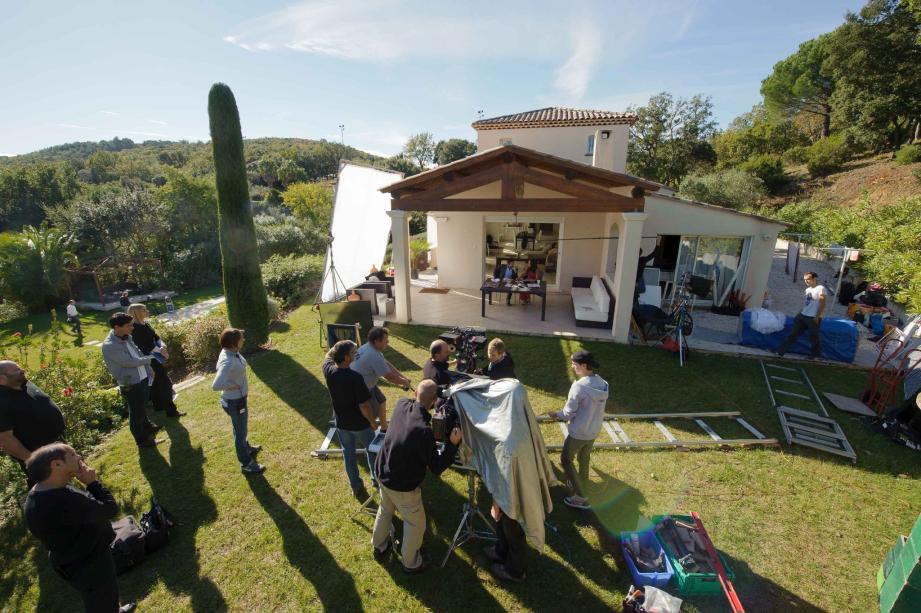 Silence, on tourne dans cette luxueuse villa gassinoise ! Les équipes de Sous le soleil de Saint-Tropez ont mis en boîte les toutes dernières séquences de la série cette semaine.