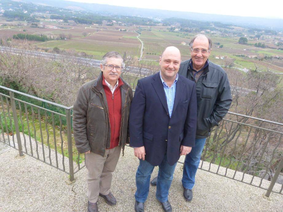 « C'est une équipe qui se présente, pas un homme », assure Olivier Bonnet, entouré de Richard Revest (à gauche) et Guy Long.