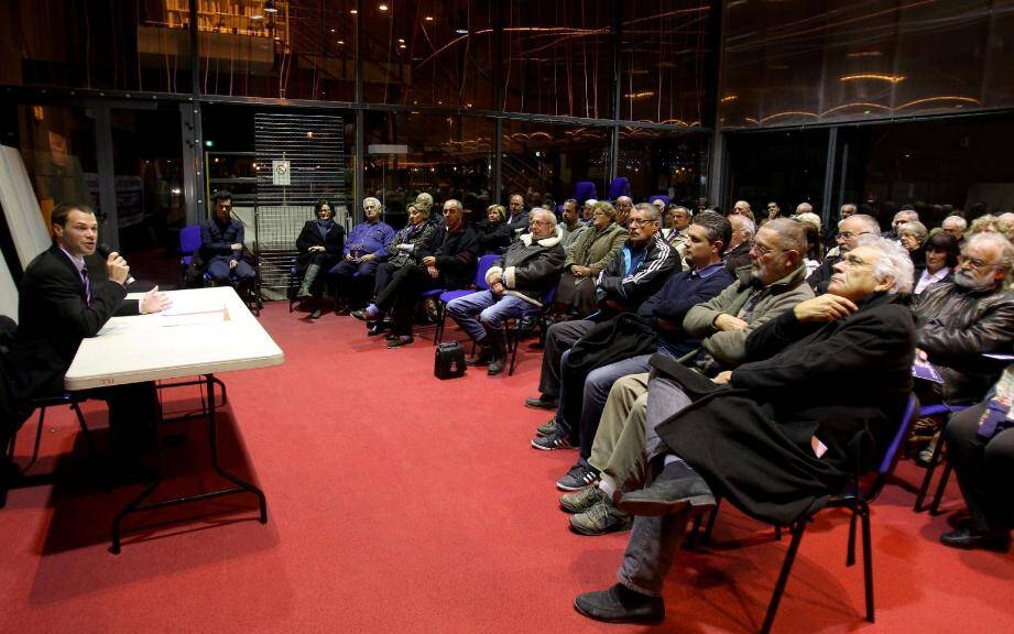 Environ 70 Mouansois sont venus s'enquérir, hier soir à l'aquarium de la médiathèque, du programme de Christophe Chalier.