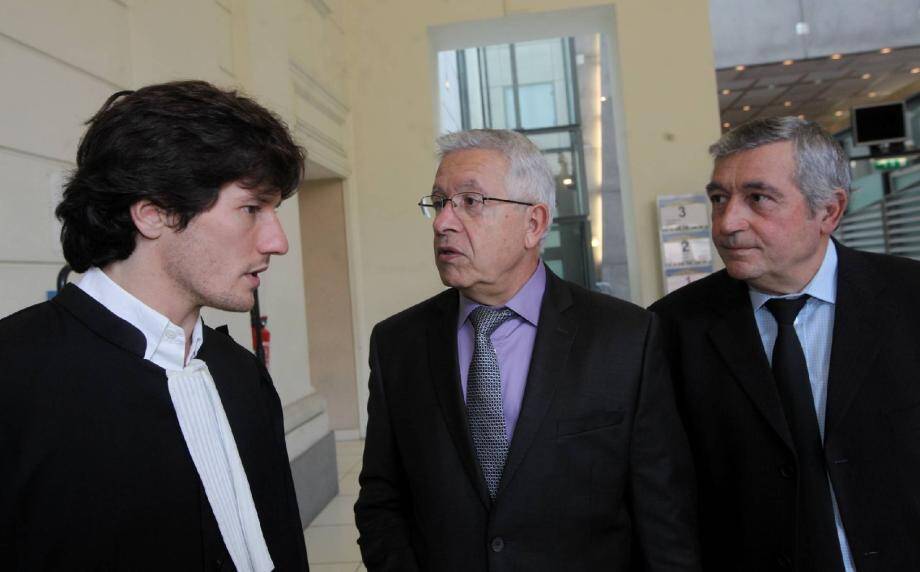 Me Paul Sollacaro, ici avec les frères Paoli au palais de justice de Nice, avait déposé plainte fin 2011 pour « dissimulation de preuve ».