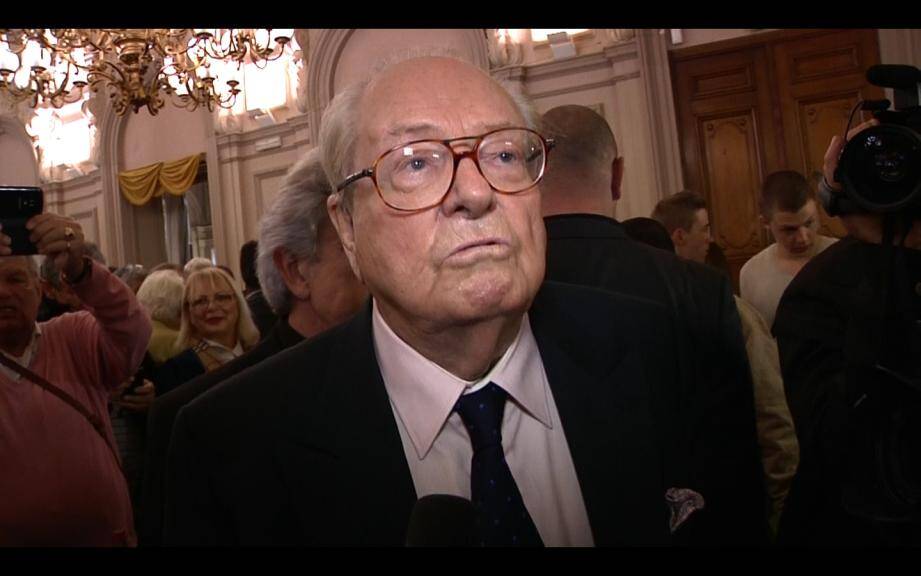 En visite ce samedi dans les Alpes-Maritimes, Jean-Marie Le Pen y est allé de sa petite phrase concernant l'affaire Hollande-Gayet.