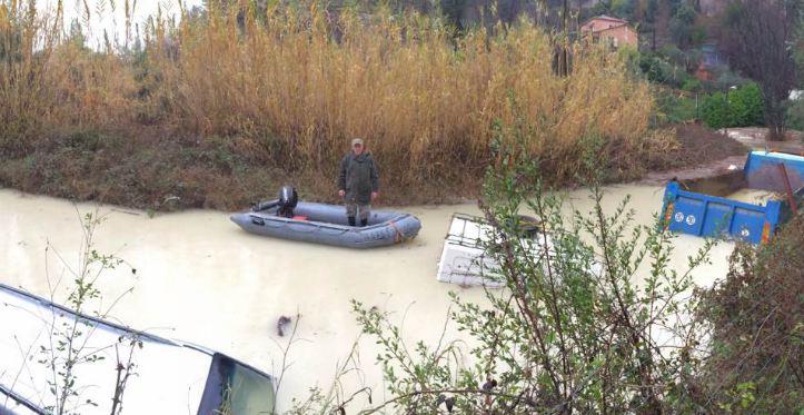 800 tonnes de falaise se sont déversées sur la Basse-Corniche, piégeant de nombreux automobilistes se rendant au travail en Principauté, hier matin.