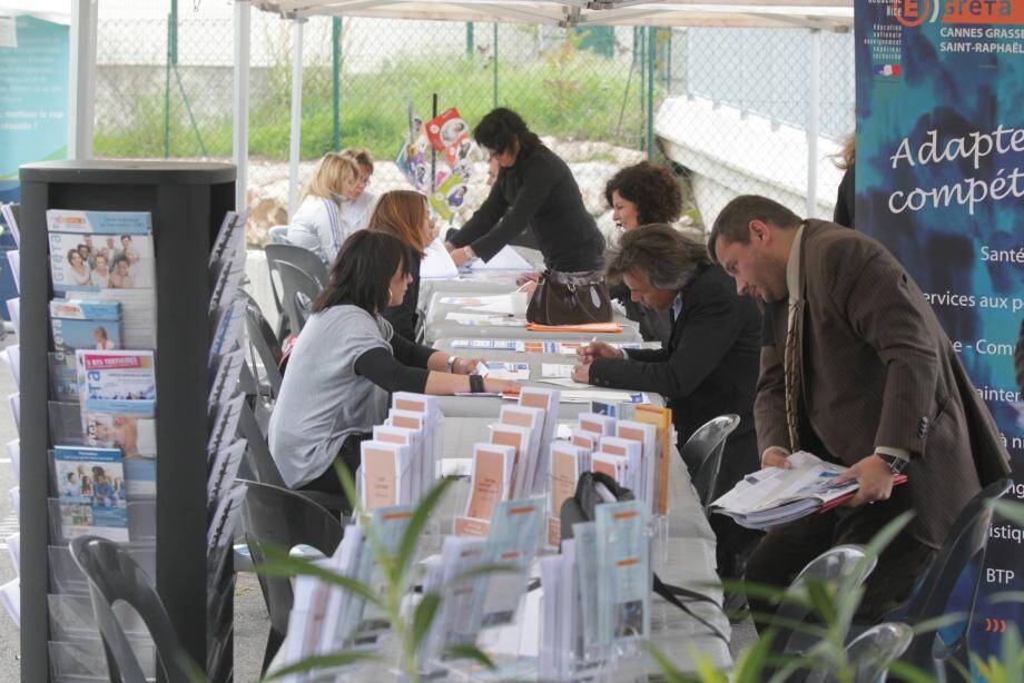 La Mission locale organise de nombreux forums à l’attention des jeunes, comme ici celui de l’alternance, en 2012.Les Jeudis de l’emploi, eux, sont ouverts à tous, sans condition d’âge.