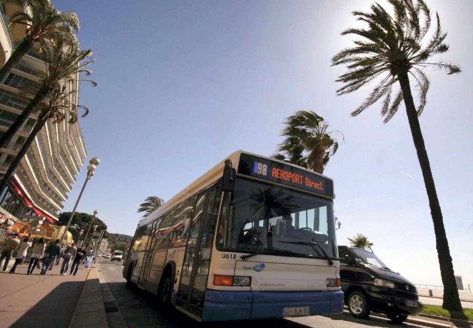 Aéroport de Nice les bus express sontils trop chers? NiceMatin Aéroport de Nice les bus express sontils trop chers? NiceMatin