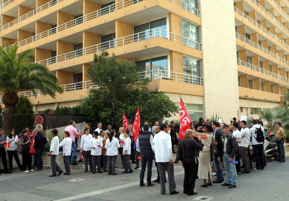 Ils étaient une petite centaine dans la rue, hier après-midi, à faire valoir leur mécontentement et leurs craintes.