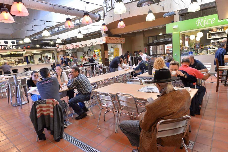 En deux ans, la nouvelle version de la halle a su se réinventer. Non sans éviter le changement de quelques commerces.