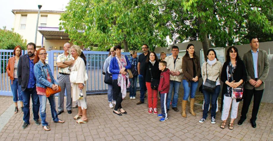 Vacarme en classe, jets d'objets en cours et bagarres : les parents d'élèves ont exprimé leur colère hier matin devant les grilles du collège.