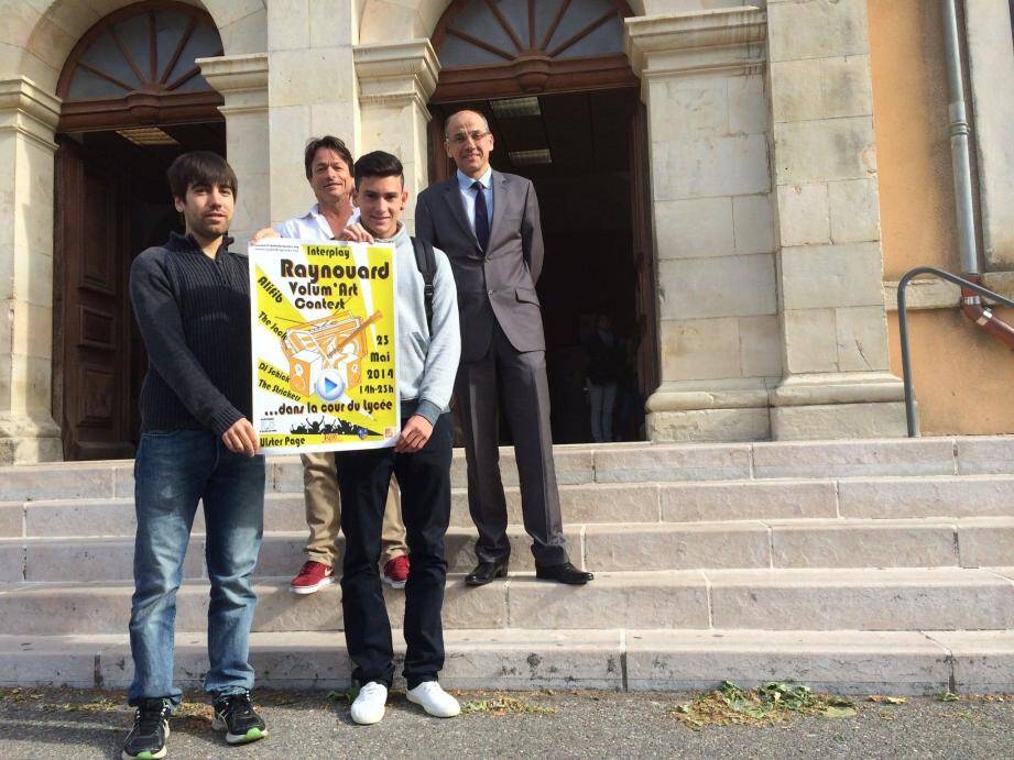 Bruno Aguillon, président de l'association Rockin'Brignoles, et Marc Duran, proviseur du lycée Raynouard présentent le festival « Volum'art ». Renaud, d'Alifib, et Robin alias DJ Schick, entre autres, y joueront les stars.