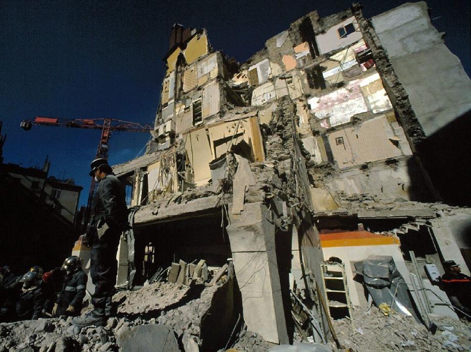 Le 15 février 1989, la maison des têtes située derrière l'hôtel de ville est soufflée par une violente explosion.