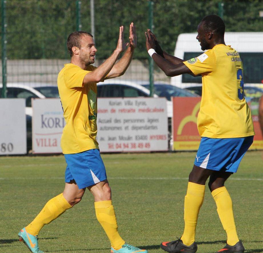 Toujours en course pour la montée, Hyères FC a dominé d'une courte tête l'équipe de Martigues (2-1).