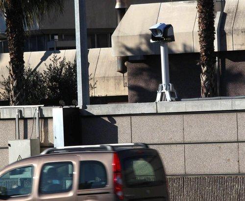 Face à une "minorité malfaisante et dangereuse", l'Etat renforce la présence de radars. Avec un quatrième radar tronçon annoncé à Toulon et une voiture mobile au rayon d'action étendu