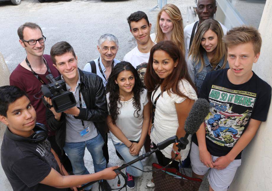 Après leur projection, ce groupe de jeunes Mouginois a réalisé un petit film critique dans les locaux de leur quartier général : la Maison des associations.