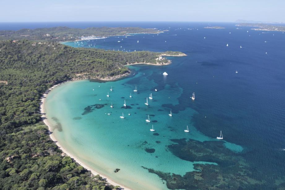 La corniche des Maures et les îles d'Hyères ont été placés en risque d'incendie "très sévère" ce lundi par la préfecture du Var.