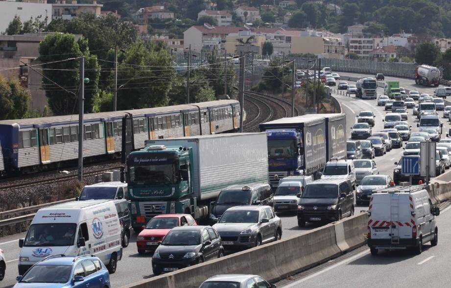 Des difficultés de trafic sont prévues sur l'A8 en ce grand week-end de chassé-croisé des juillettistes et aoûtiens.