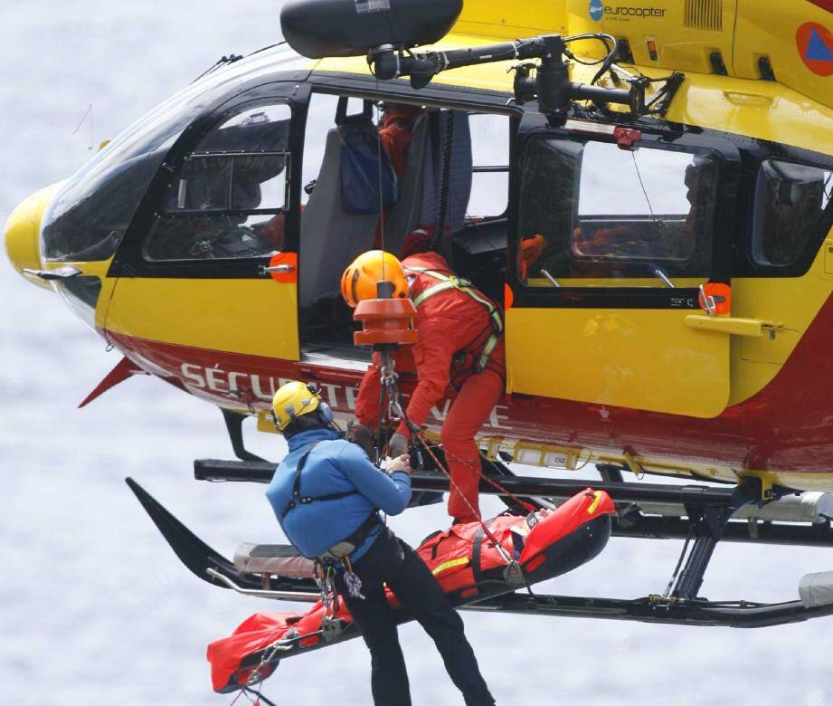 L'hélicoptère de la sécurité civile Dragon 06, ici lors d'un exercice.