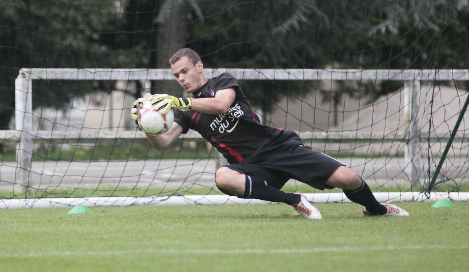 En lice pour endosser la place de titulaire dans les buts de l'OGC Nice, laissée vacante par un Ospina en partance pour Arsenal, Joris Delle s'est sérieusement blessé vendredi matin. 