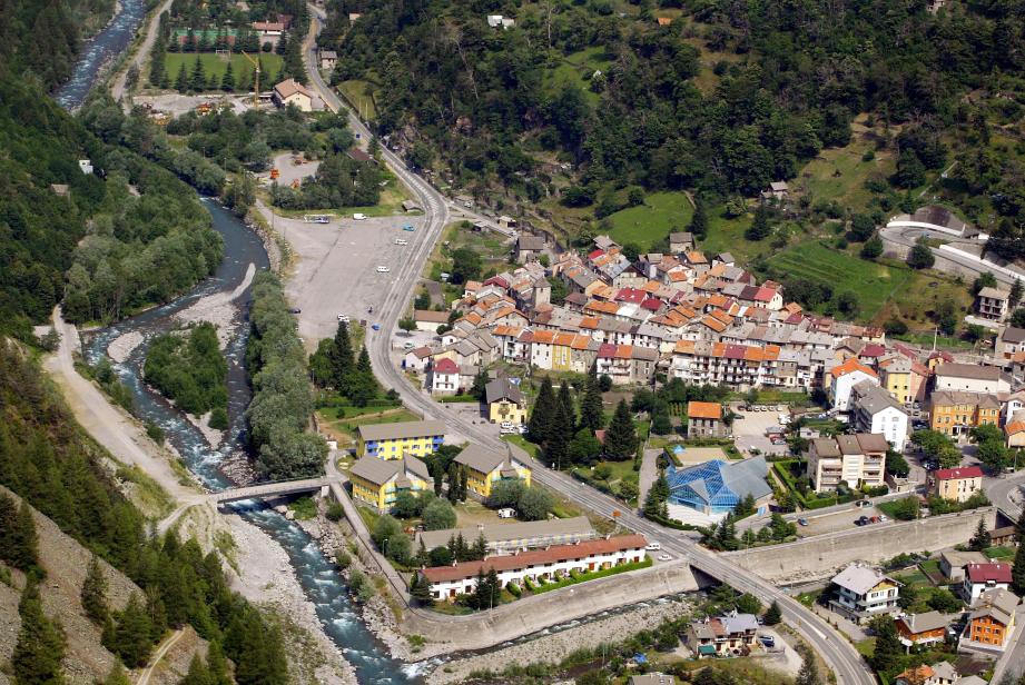 Vue aérienne d'Isola village