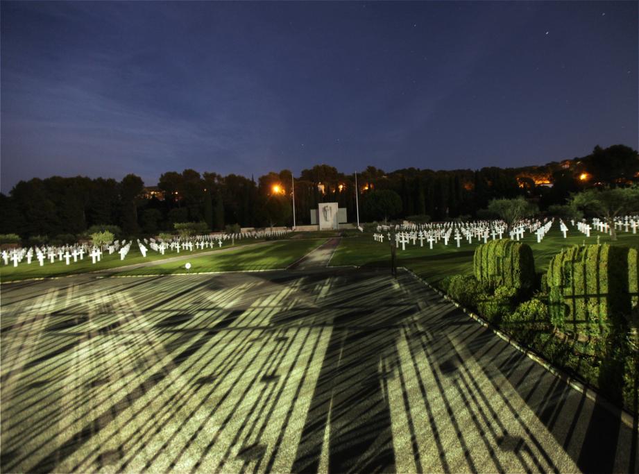 Le cimetière américain aurait vu débarquer une soucoupe volante 