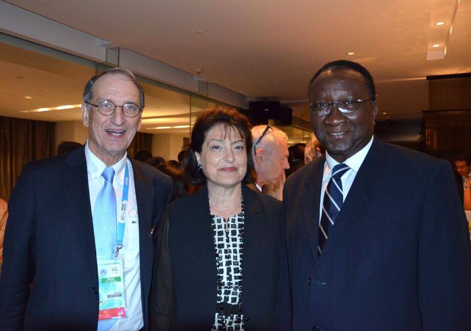 Yvette Lambin-Berti, secrétaire général du COM, aux côtés (à gauche) de Denis Masseglia, secrétaire général de l'AFCNO, et d'Ousmane Paye, conseiller spécial du secrétaire général de la Francophonie.