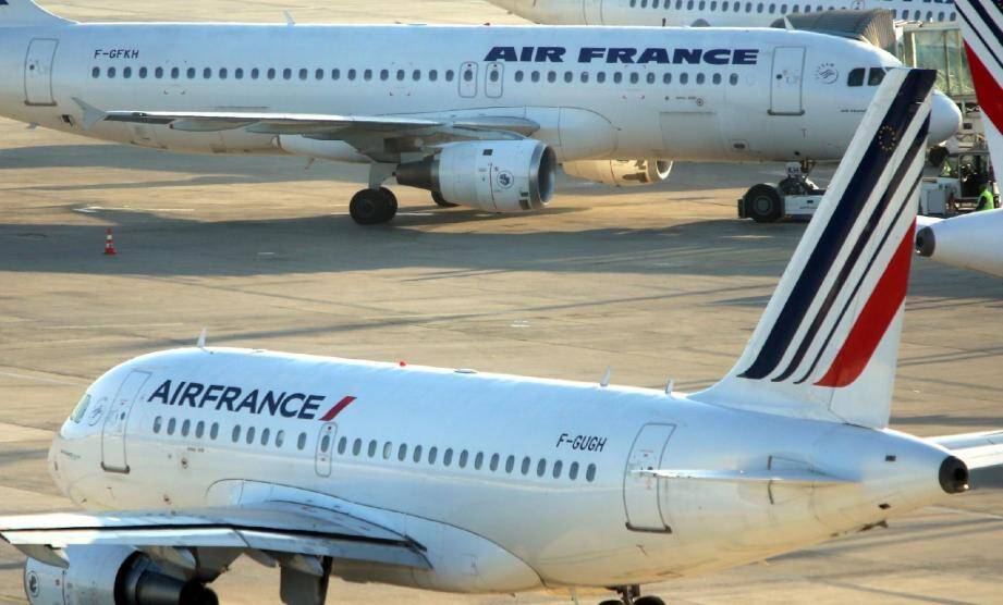 le PDG d'Air France a affirmé hier que la compagnie ne serait en mesure d'assurer qu'un seul vol sur deux lundi, à partir de 5 heures du matin, en raison d'une grève des pilotes qui s'annonce massive.