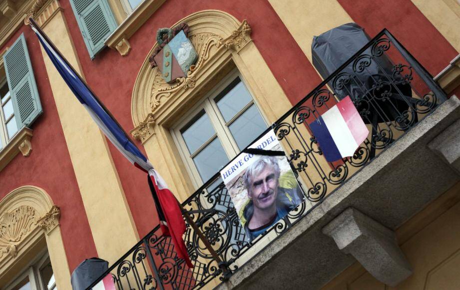 VIDEO. Saint-Martin-Vésubie, le village d'Hervé Gourdel, entre en "deuil"