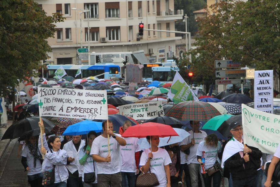 Réunis dans un premier temps sur la place de Liberté, à Toulon, les manifestants se sont ensuite spontanément dirigés en cortège vers la préfecture.