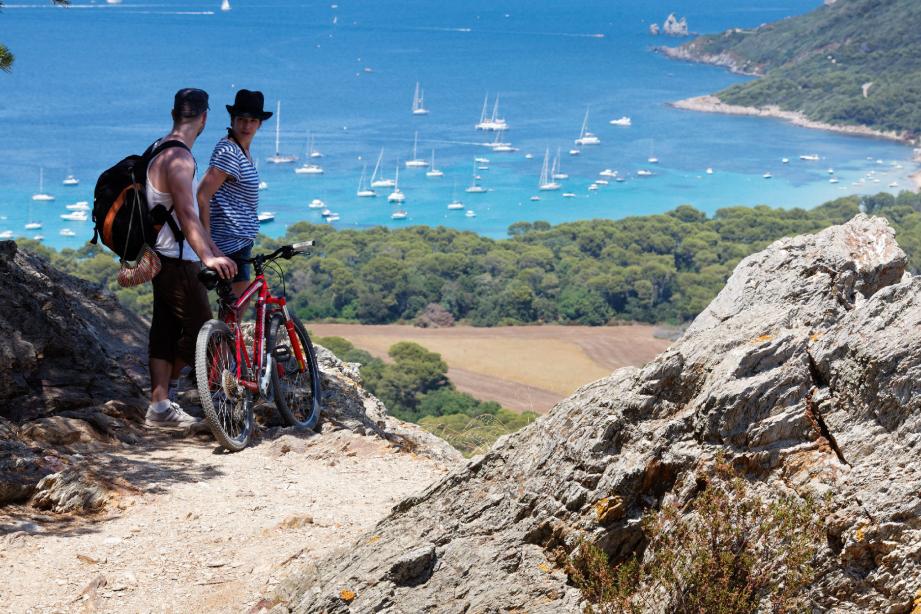 Une journée à Porquerolles s'affiche à 38 euros jusqu'au 31 mars grâce à l'action conjuguée des commerçants sur place et de l'office de tourisme.