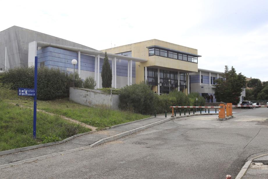 Sur le campus de La Garde, les cours à l'école d'ingénieurs sont suspendus pour toute la semaine.