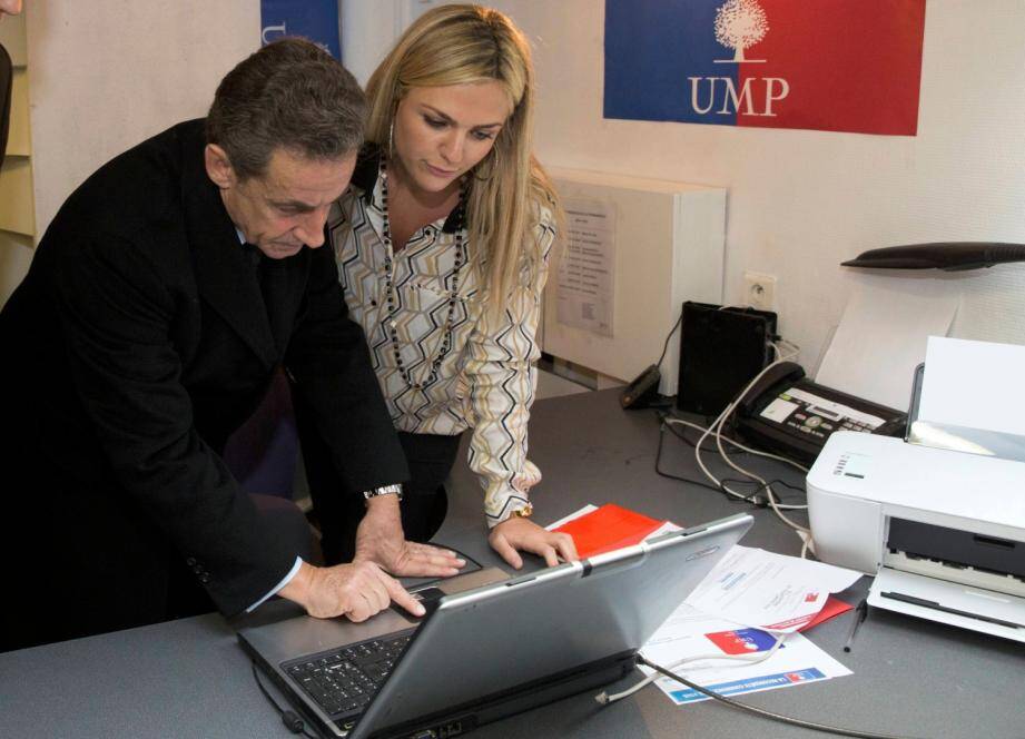 Nicolas Sarkozy lors du vote électronique pour la présidence de l'UMP