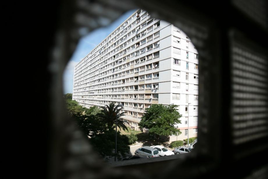 De plus en plus de vendeurs marseillais viennent écouler des stups à Pontcarral. (Photo Sébastien Botella)