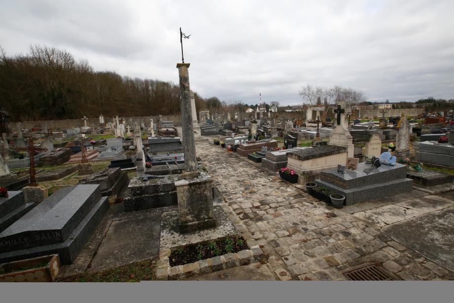 Le cimetière communal de Champlan (Essone), où les parents roms d'un bébé se sont vus refuser l'autorisation d'inhumer leur bébé décédé le 26 décembre.